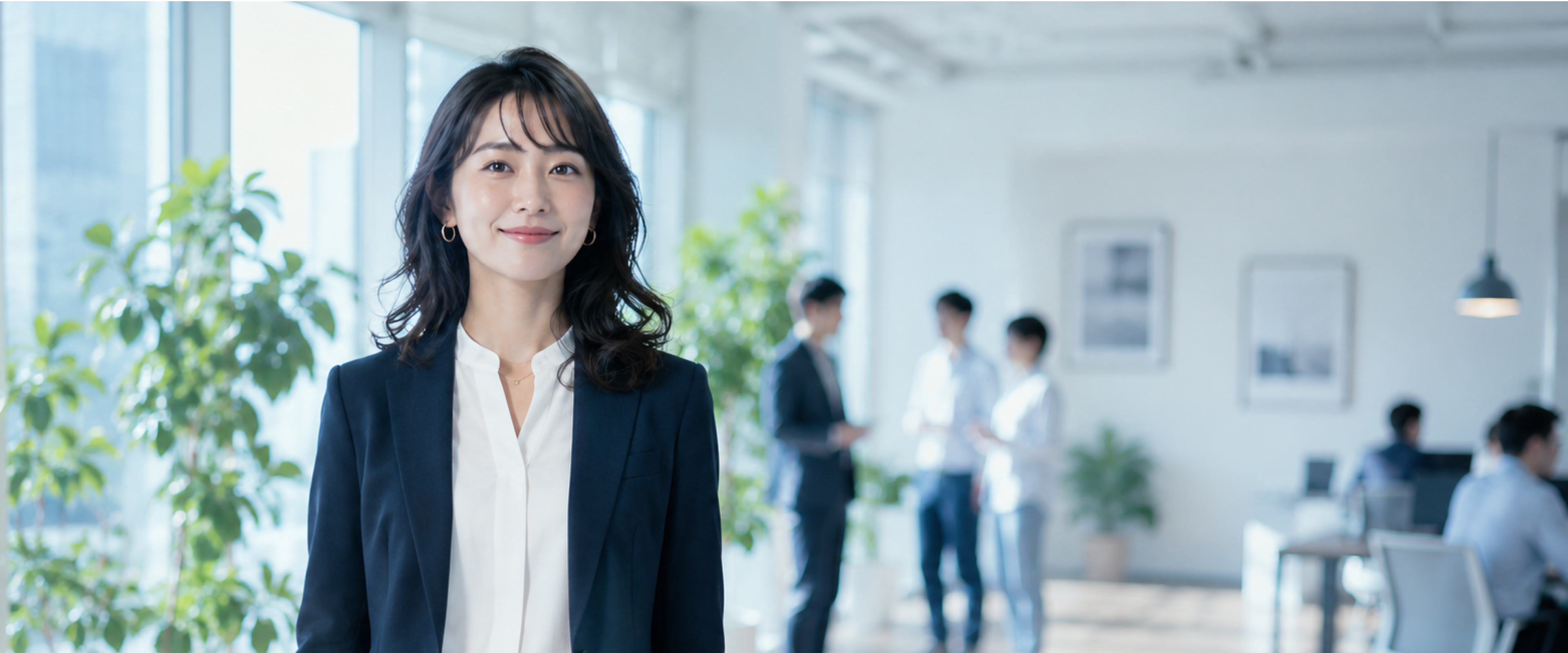 オフィスで働く人々